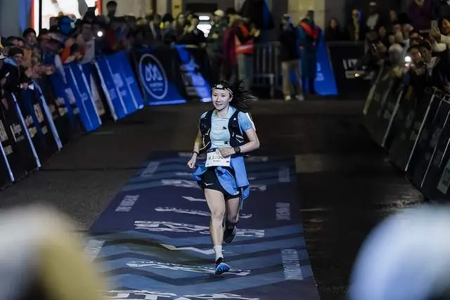 赛道上, 刷新亚洲纪 赛道上, 刷新亚洲纪